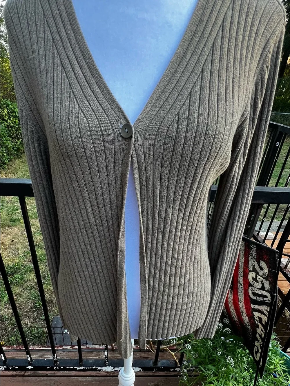Jones New York Gray Ribbed Open-Front Cardigan. Size M.